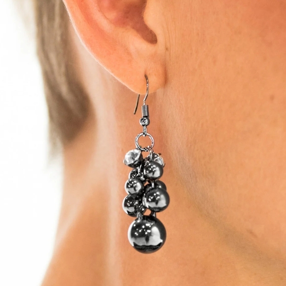 PAPARAZZI "THE RACHAEL" BLACKNECKLACE & EARRING SET ZICOLLECTION - Picture 3 of 5